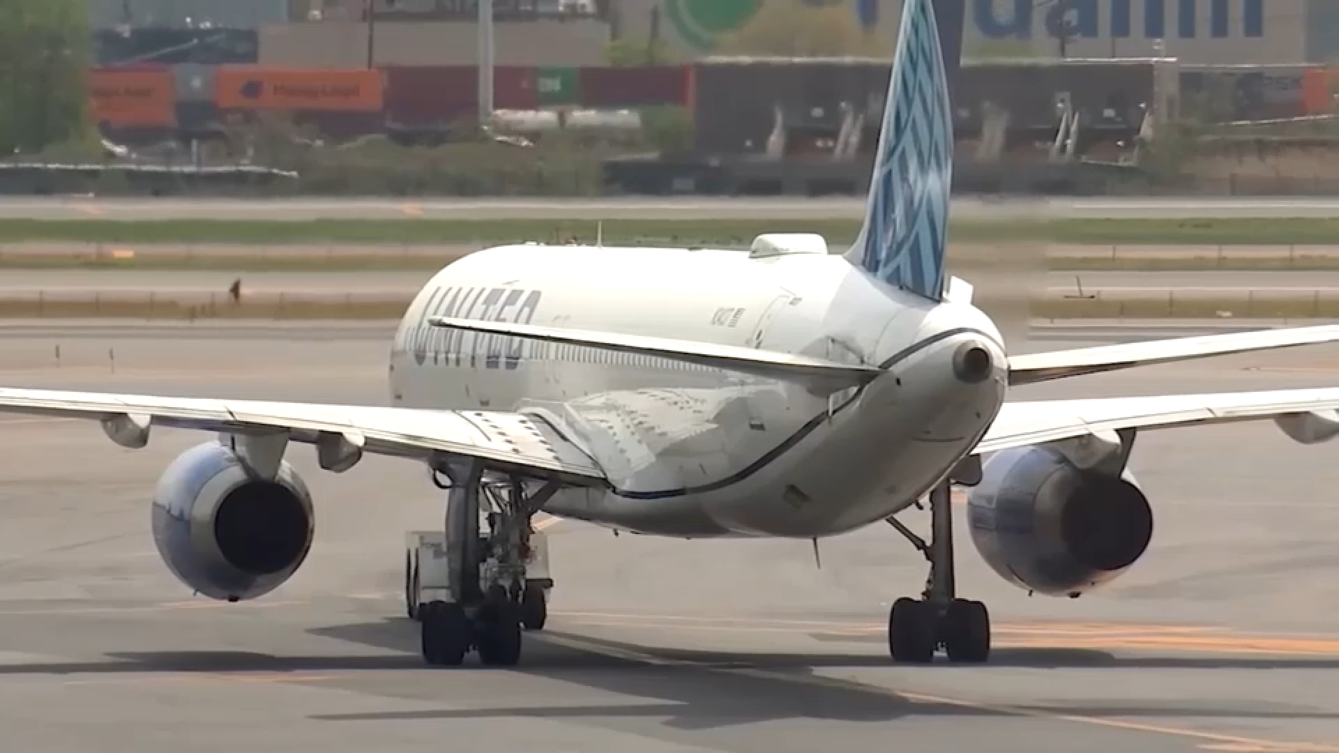 All runways now open at Newark airport