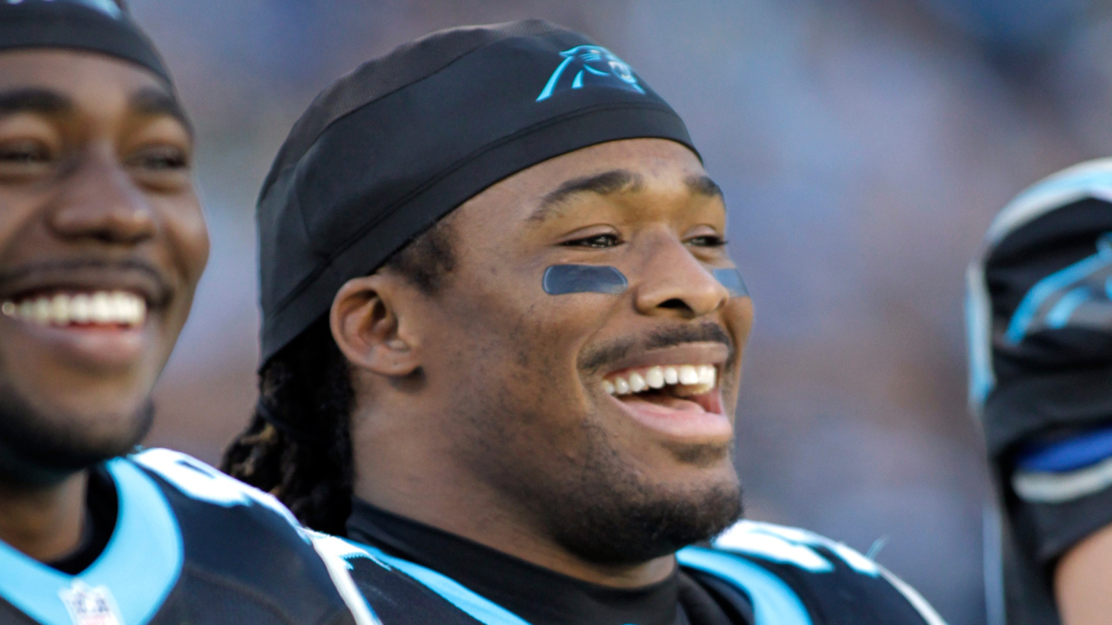 DeAngelo Williams gives up his seat, switches with U.S. Service Member