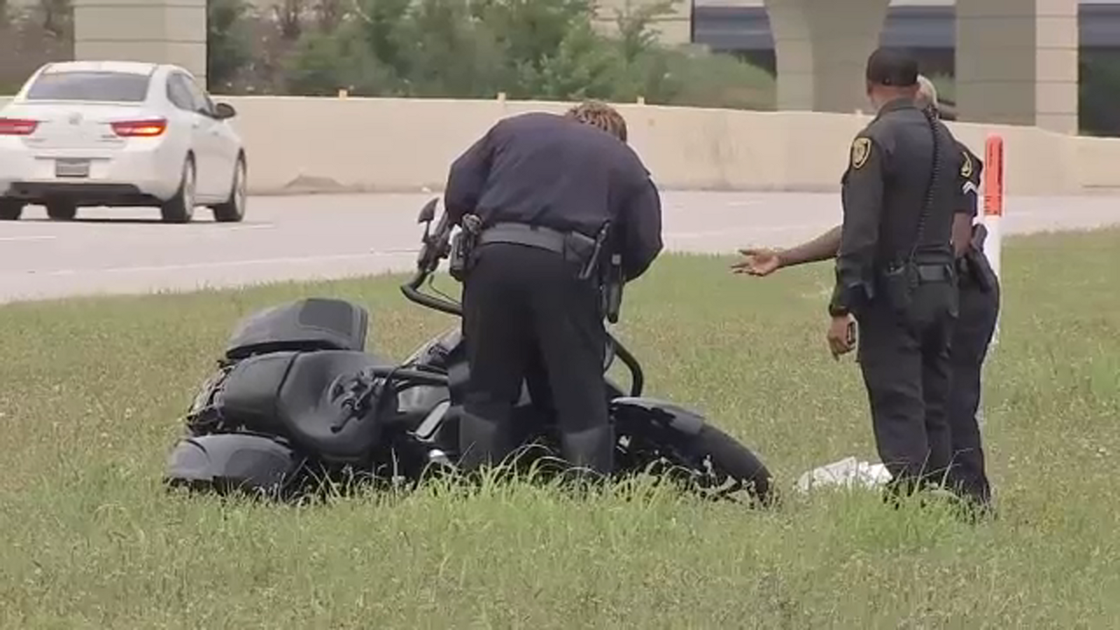 Officer hurt in motorcycle crash while escorting body of fallen ...