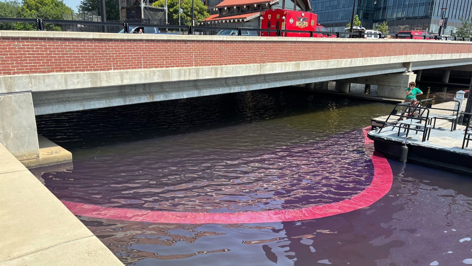 2,000 gallons of oil spilled in Baltimore Harbor as cleanup efforts ...
