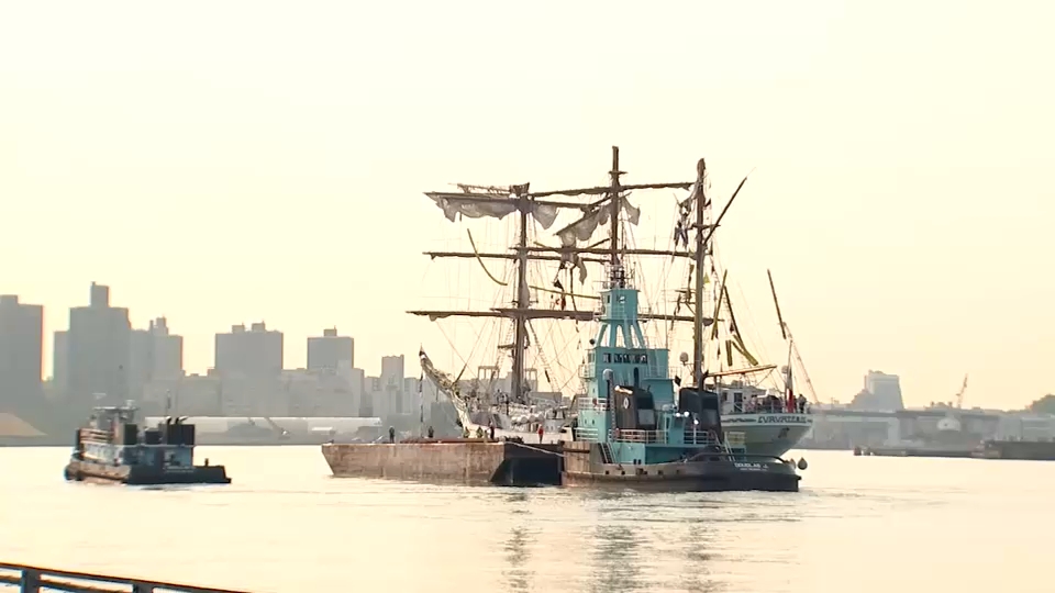 Mexican navy ship towed weeks after deadly crash into Brooklyn Bridge
