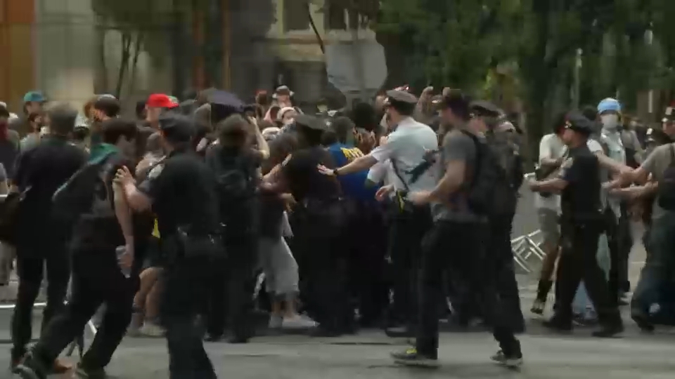 More than 20 arrested after anti-ICE protests erupt in Lower Manhattan