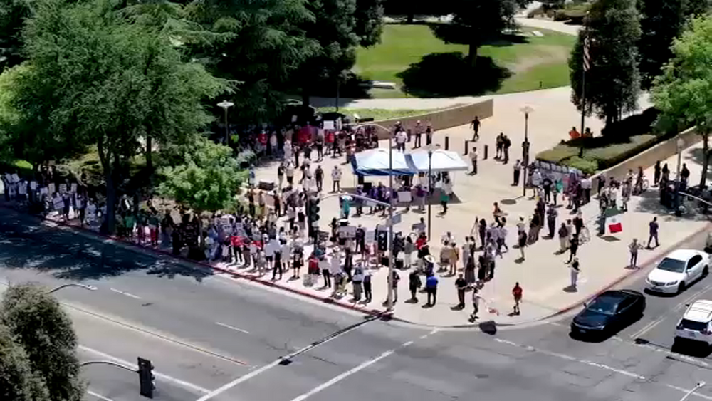 Hundreds peacefully protest immigration operations in downtown Fresno