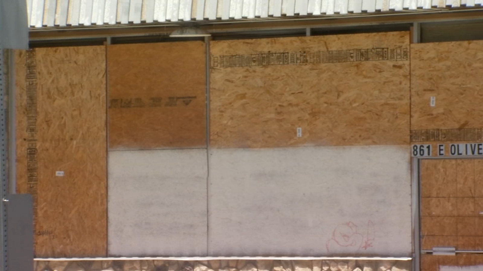 Fresno City Council takes aims at vacant buildings in Tower