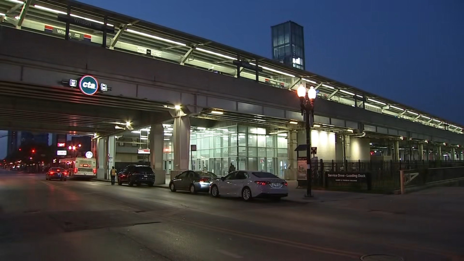 Man injured in stabbing on CTA Red Line train on North Side, Chicago ...