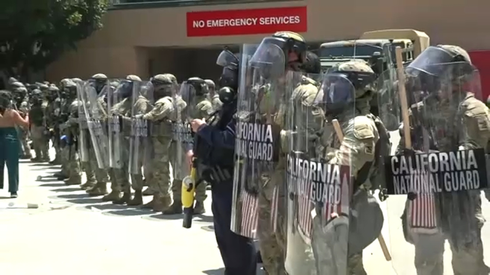 2,000 National Guardsmen headed to LA are still undergoing training, Pentagon says
