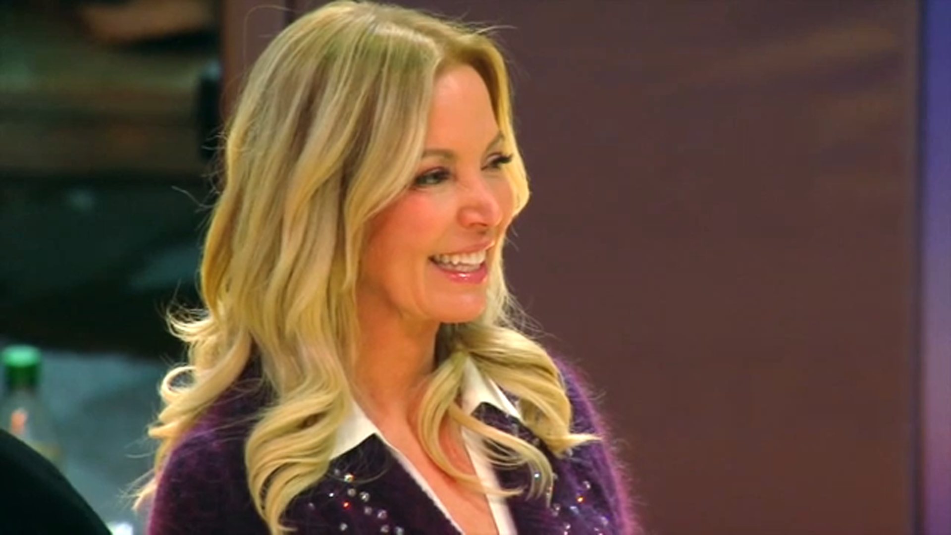 Buss family agrees to sell LA Lakers to Dodgers co-owner Mark Walter at $10B valuation, ESPN reports
