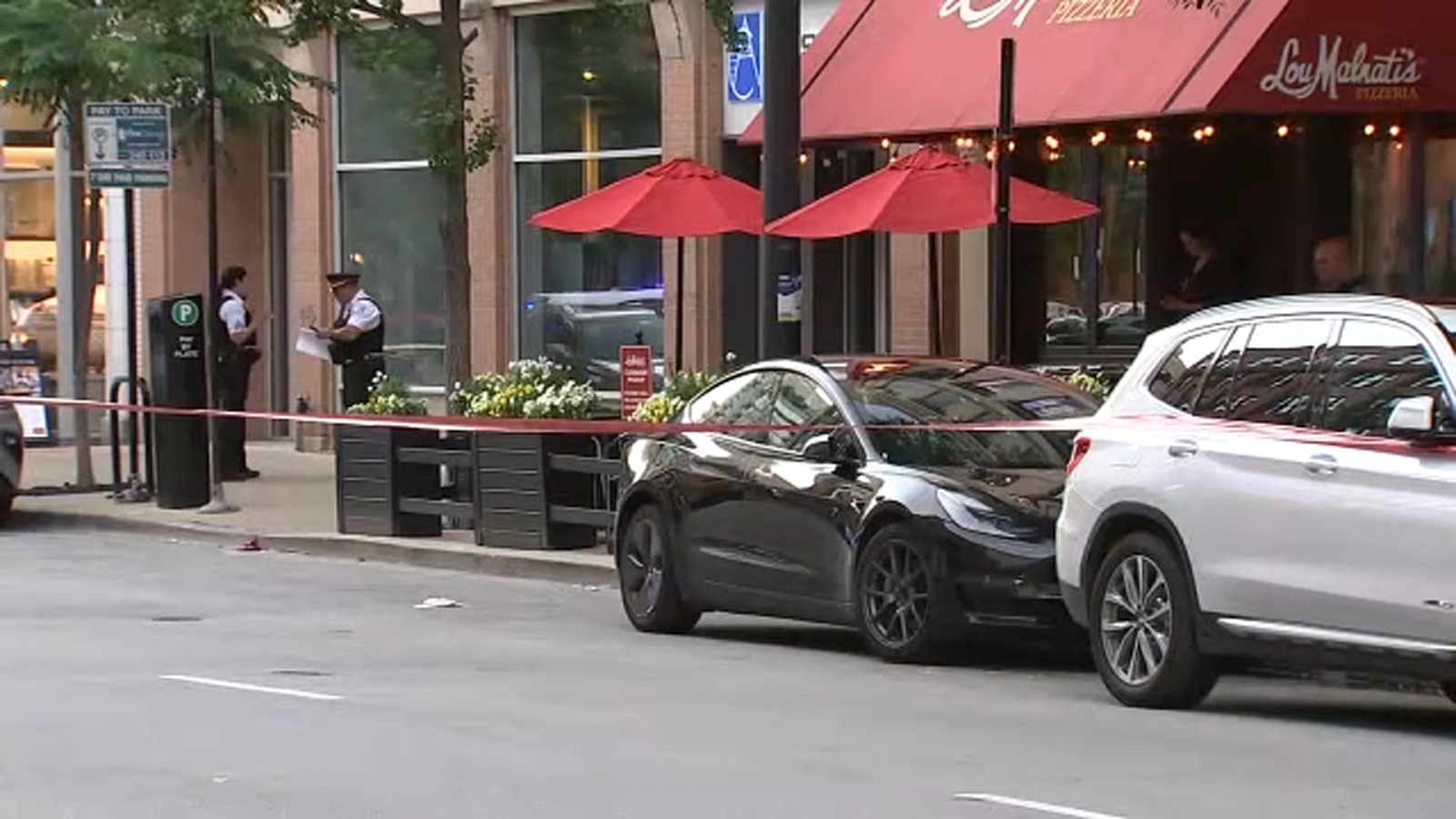 Chicago Shooting Injures Man During Fight On Wells Street In River