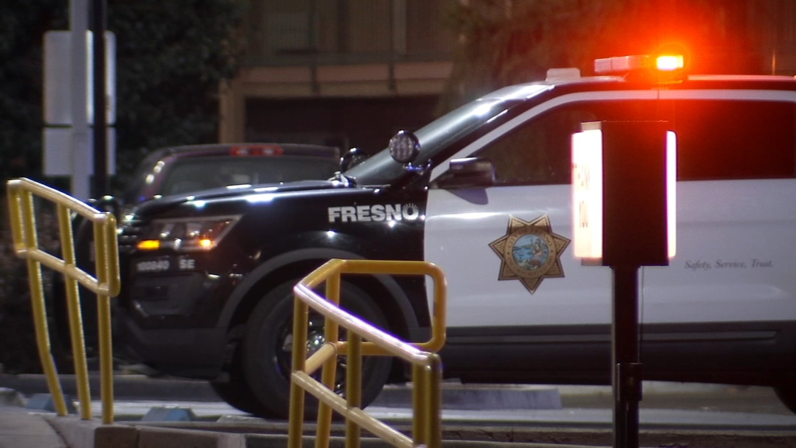 Man hospitalized, possible suspect detained following stabbing in central Fresno, police say