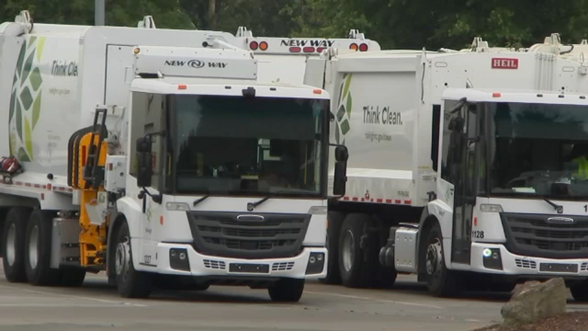 Hot workers workaround | Garbage service cut short amid dangerous temperatures in Raleigh – ABC11