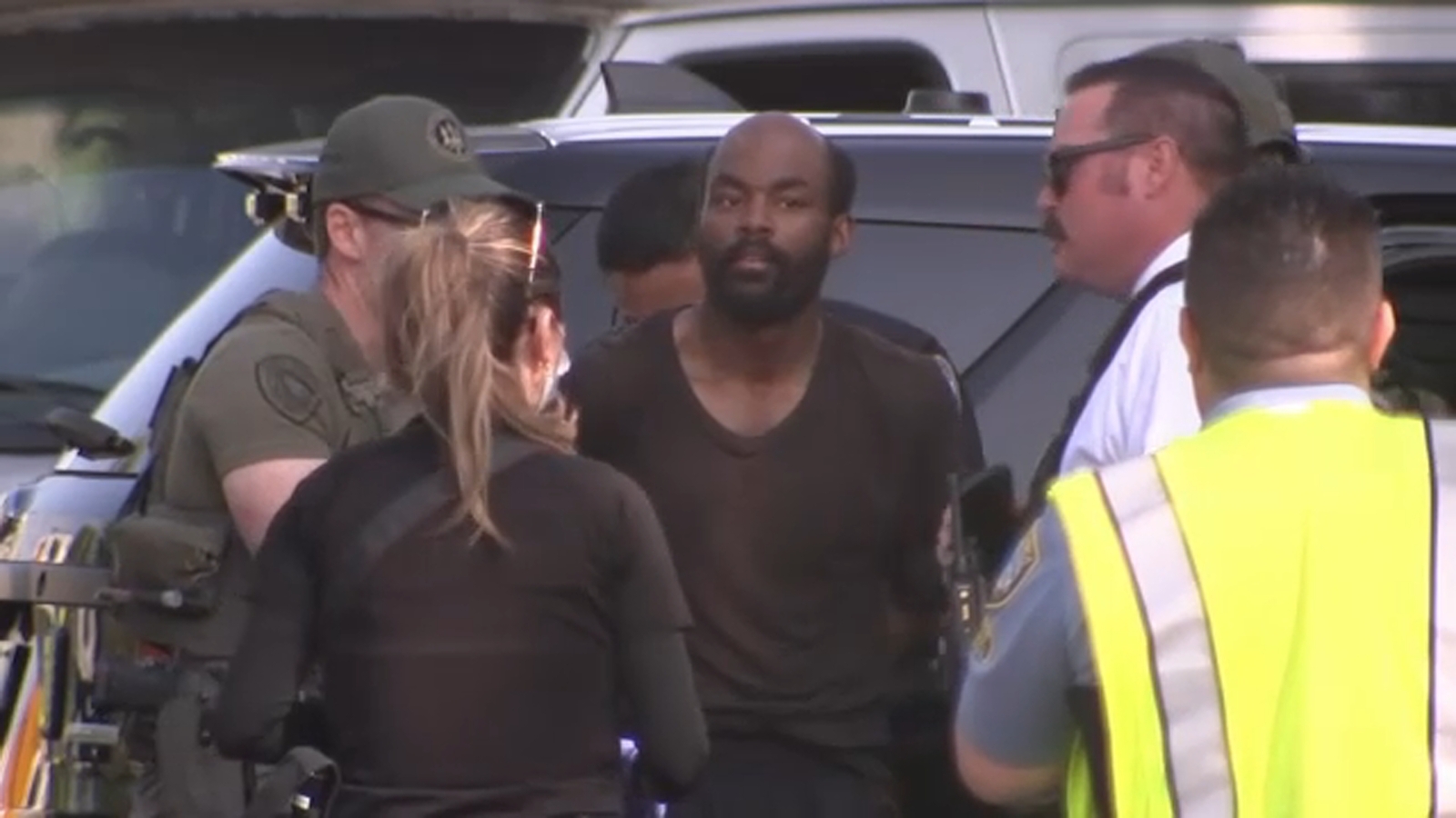 Suspect in police officer shooting near Santa Monica Place mall ...