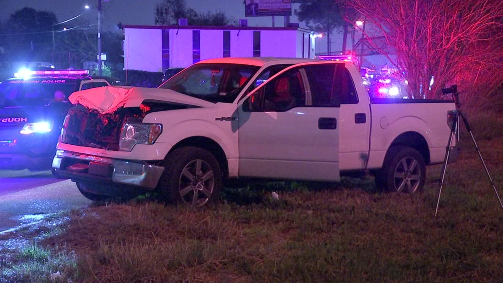 Passengers run after truck kills man on Gulf Fwy - ABC13 Houston