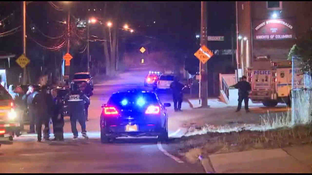 Police shoot armed suspect on Staten Island