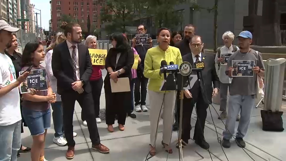 NYC lawmakers push for bill that would ban ICE agents from wearing masks