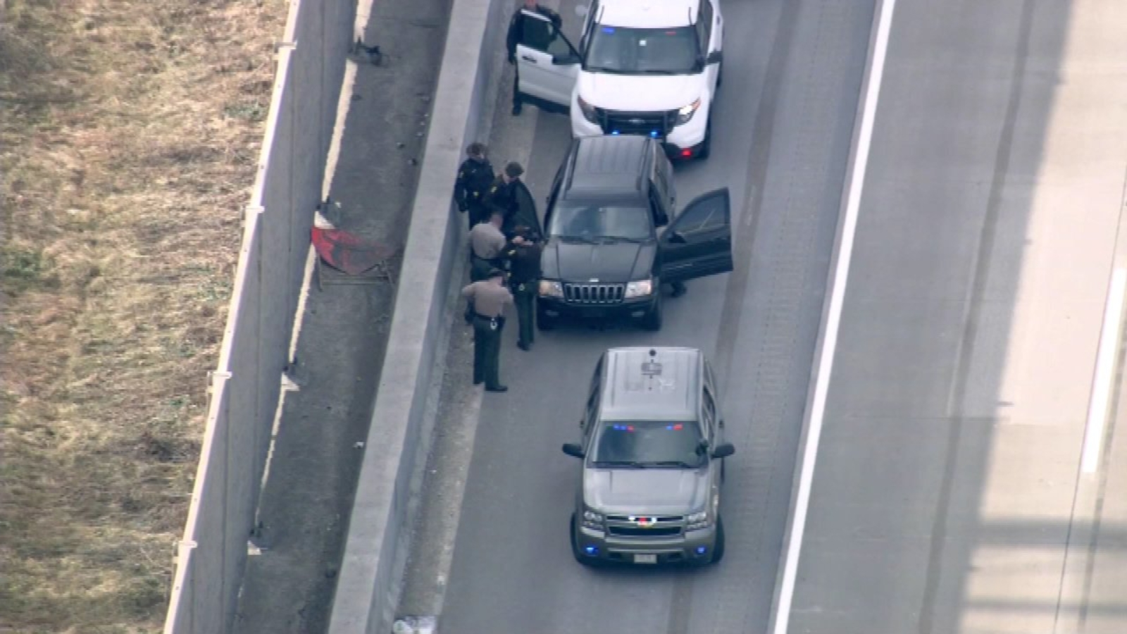 2 mall robbery suspects in custody after tire blows on I-90 - ABC7 Chicago
