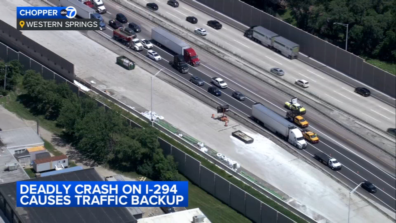 Deadly crash on I-294 in Western Springs causing backup