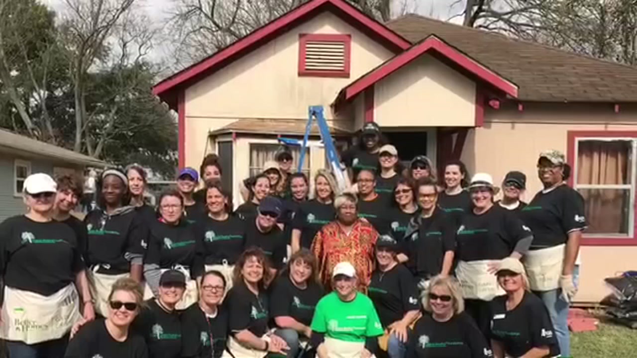 Volunteers help spruce up homes in historic Heights community