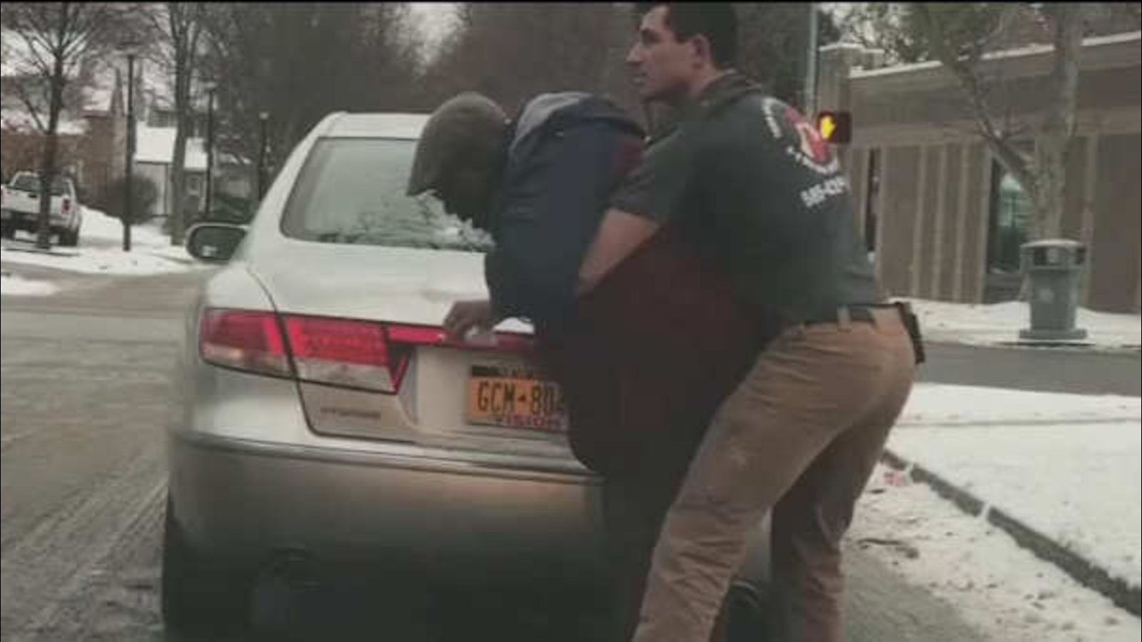 Good Samaritan hops out of car to save choking man - ABC7 Chicago
