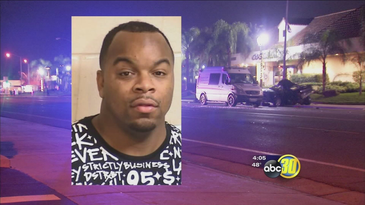 Man killed after hitting several vehicles, crashing into light pole during deputy chase