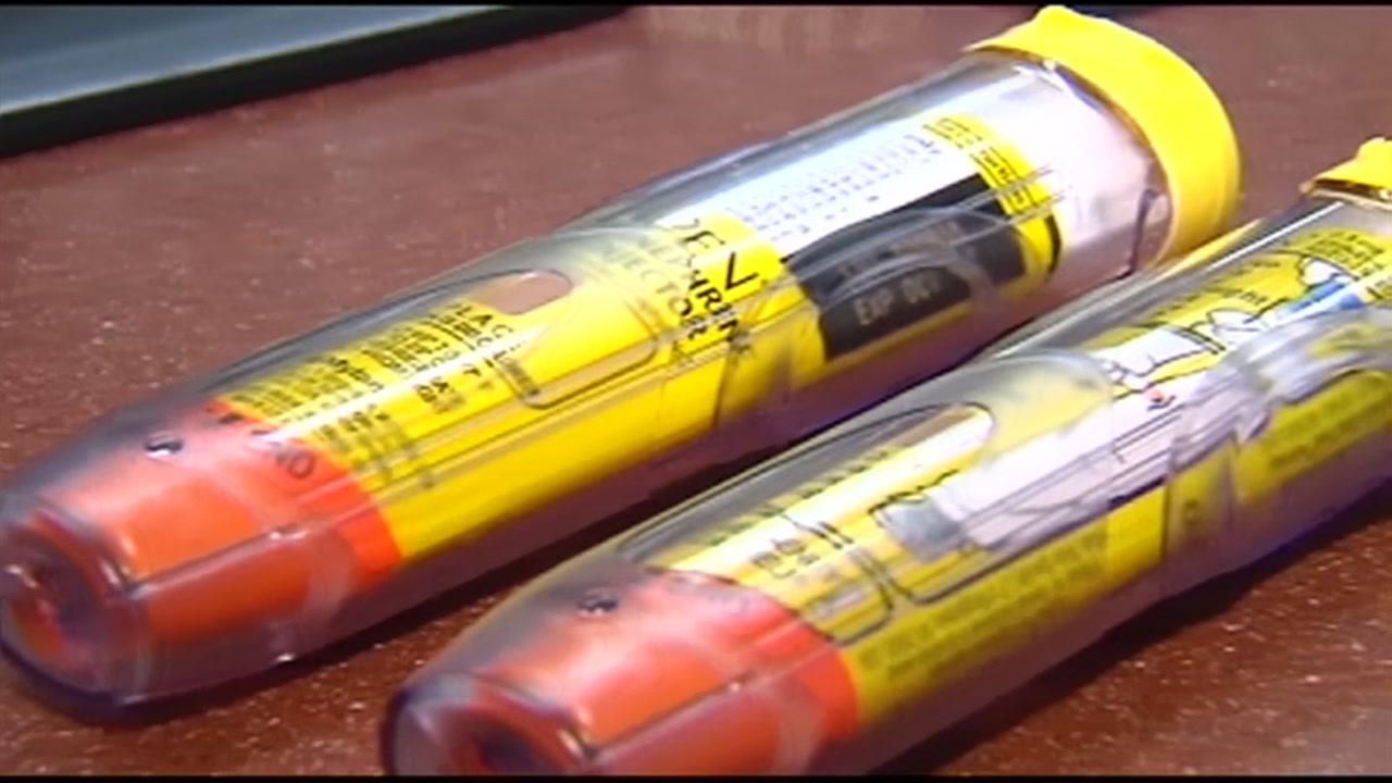 CVS rivals EpiPen with generic version