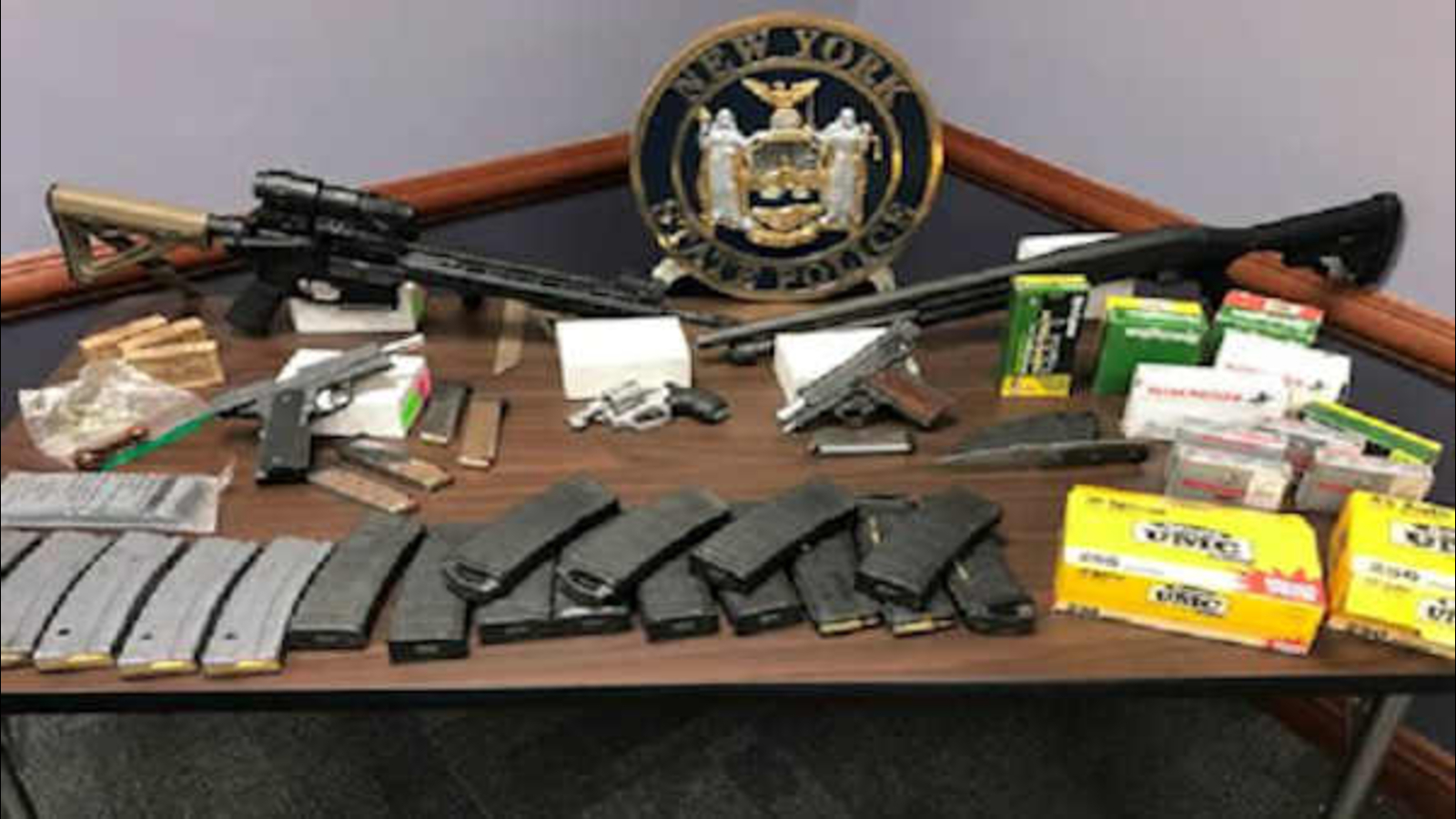 Man arrested in Long Island traffic stop found to have cache of weapons ...