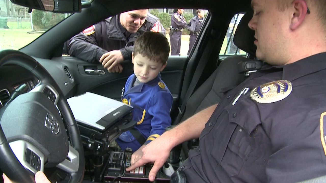 Boy celebrates 5th birthday with Durham police
