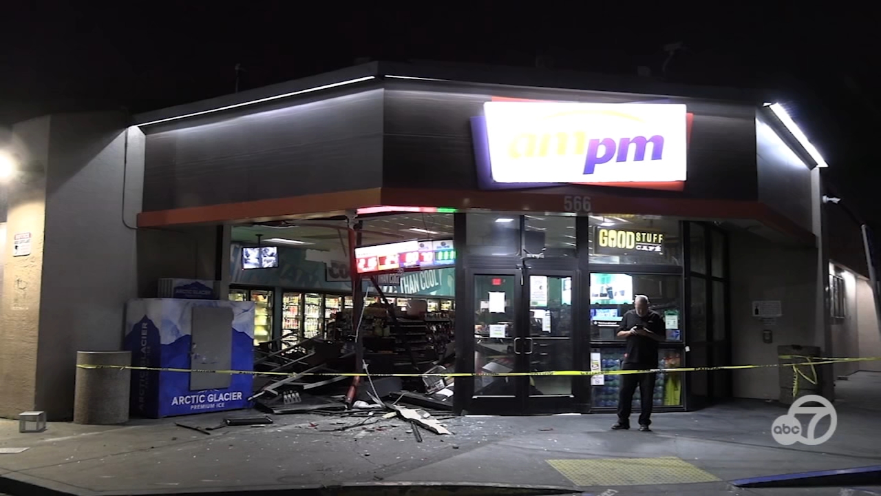 2 Oakland ampm stores hit in smash-and-grab robberies: police