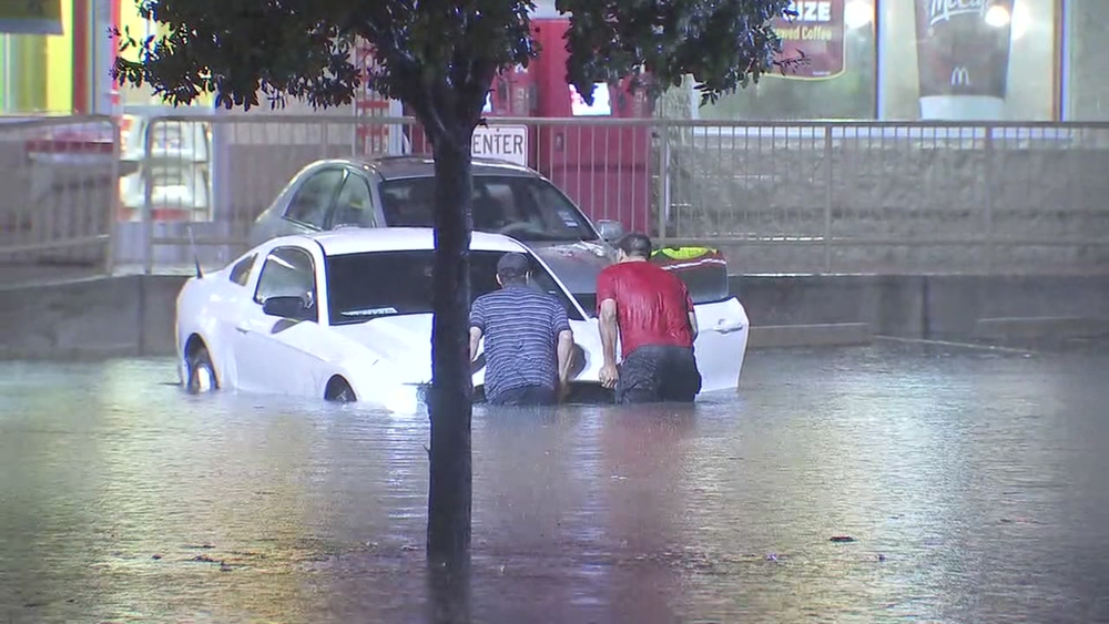 I-45 northbound street flooding at N. Main