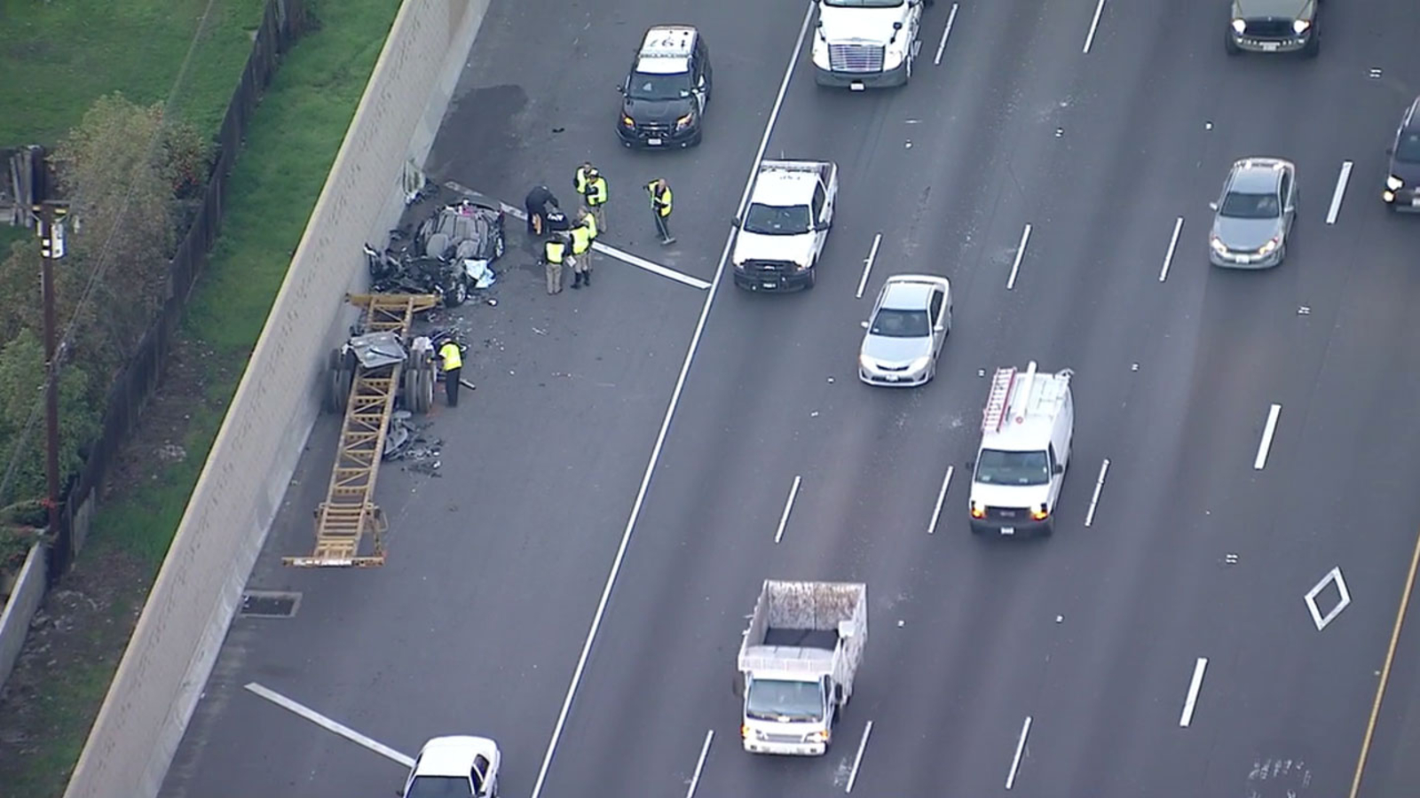 Car crashes into back of semi-truck on EB 10 Fwy in Claremont; 2 killed ...