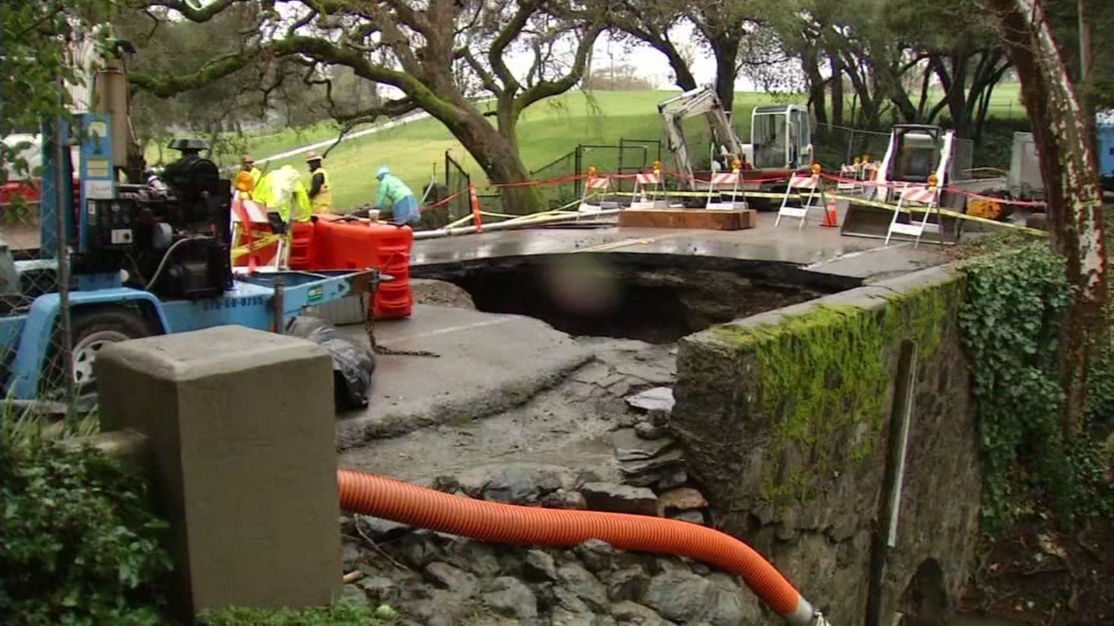 Crews monitor huge, dangerous sinkhole in Orinda ABC7 San Francisco