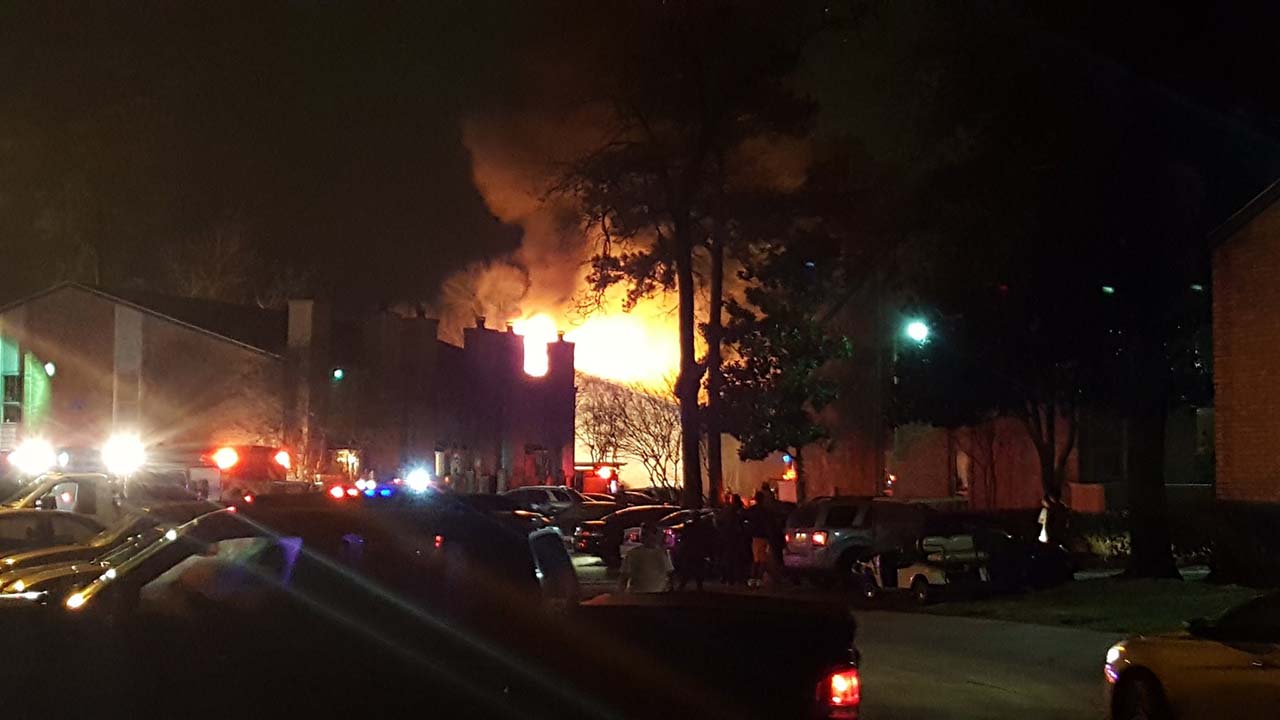 Fire damages 8 apartment units in Harris Co.