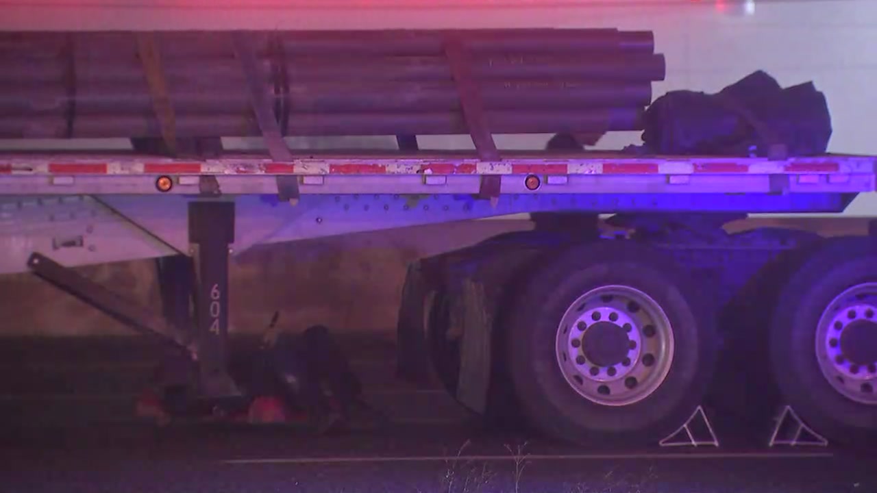Driver dies after slamming into 18-wheeler on East Fwy - ABC13 Houston