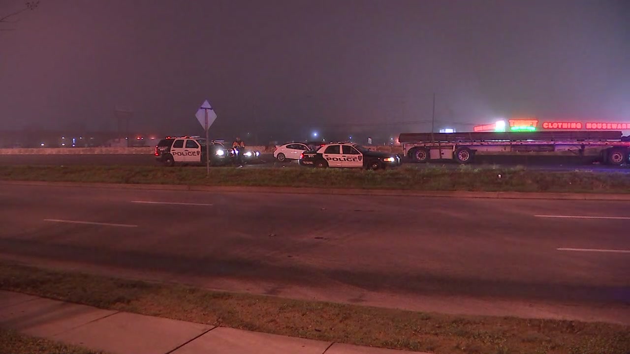 Driver dies after slamming into 18-wheeler on East Fwy - ABC13 Houston