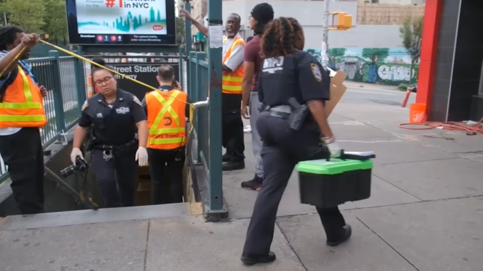 NYC subway crime: Man stabbed in head on No. 1 train in Harlem; suspect ...