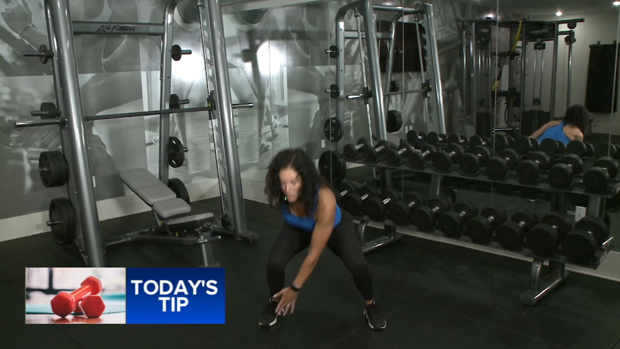 Fitness tip: Squat reach