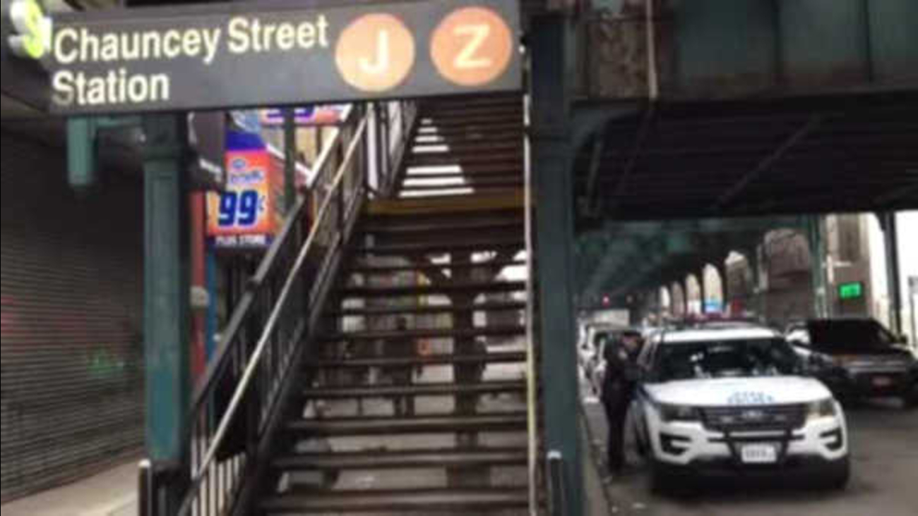 Police Teen Stabbed After Fight On J Train In Bushwick Abc7 New York