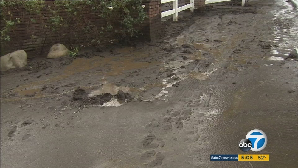 Sand Canyon residents work to prevent damage from rainstorm