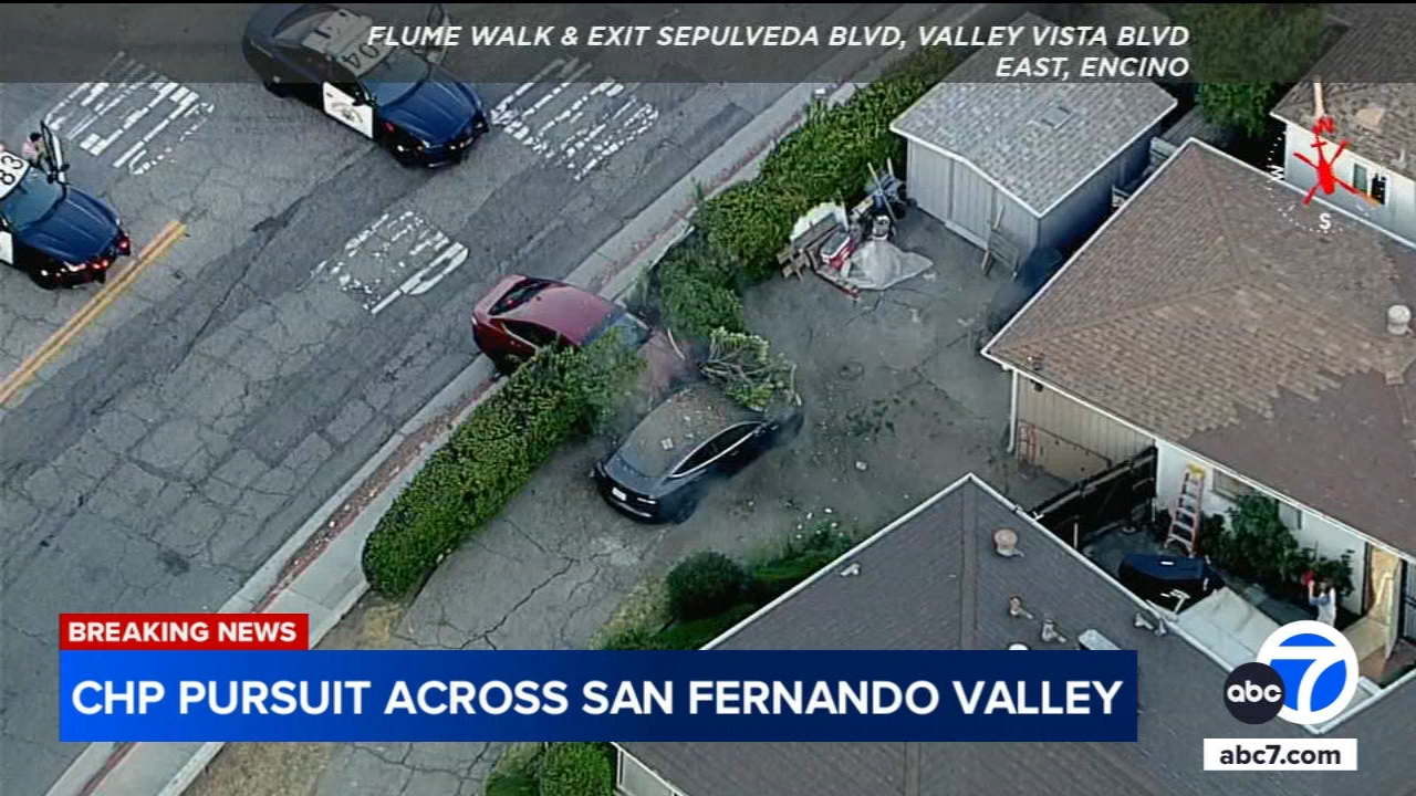 Chase ends in Encino area after possible DUI suspect slams into wall