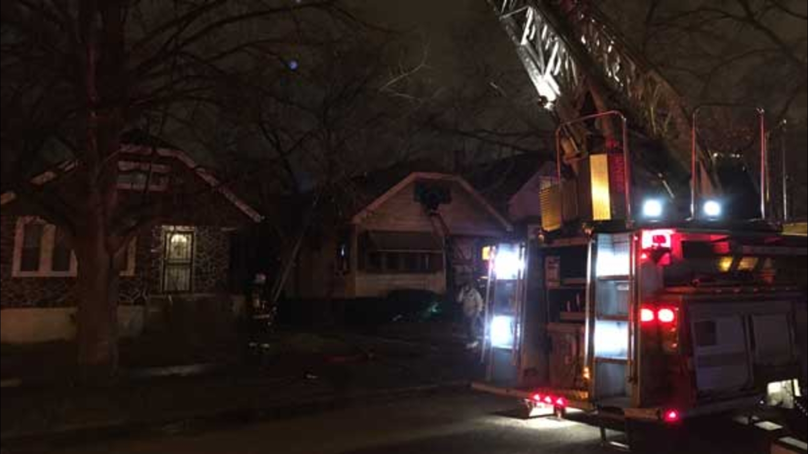 Firefighter injured in South Side blaze, CFD says - ABC7 Chicago