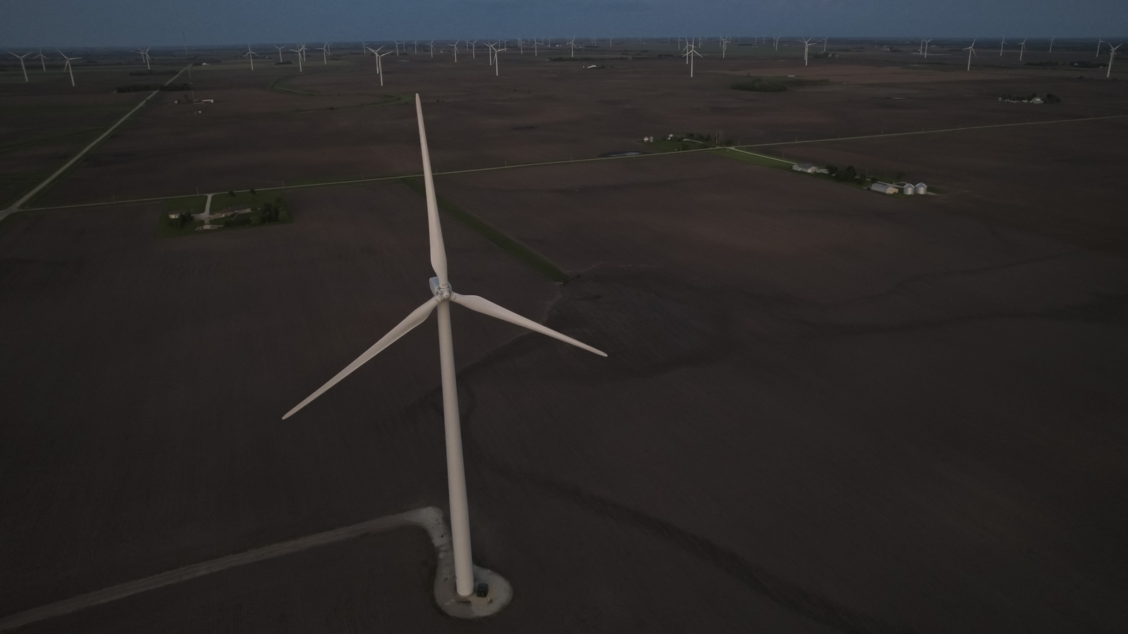 Trump admin. cancels $4.9B loan guarantee for line to deliver green power from Midwest to eastern US