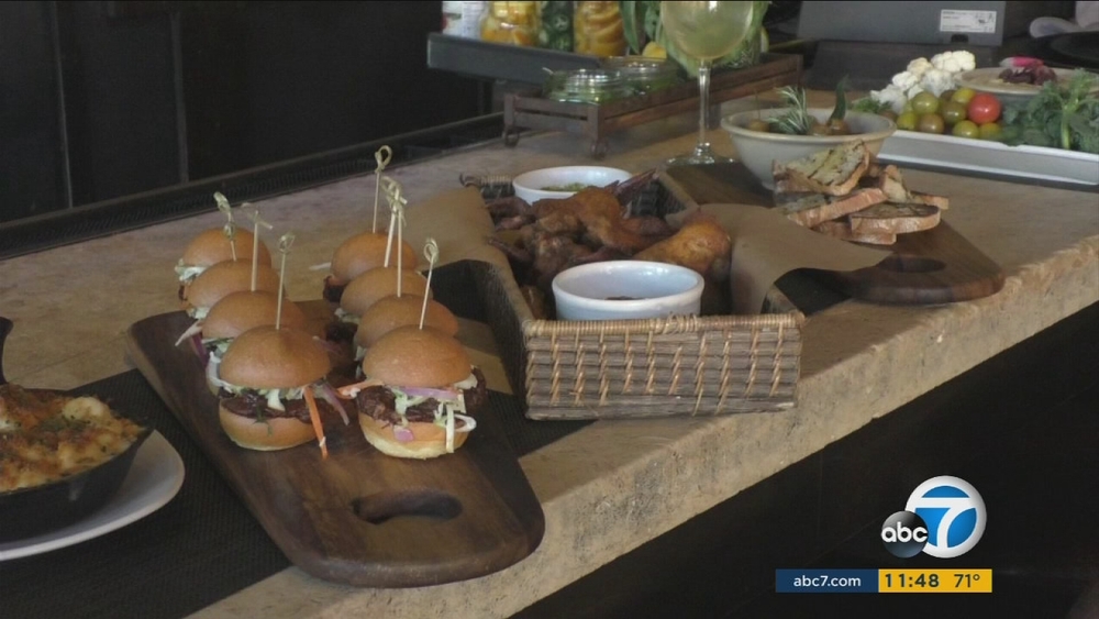 Super Bowl Sunday deals at restaurants, grocery stores