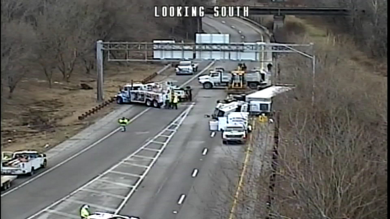 Tractor trailer overturns; ramp from SB I-95 to NB I-476 reopens in ...