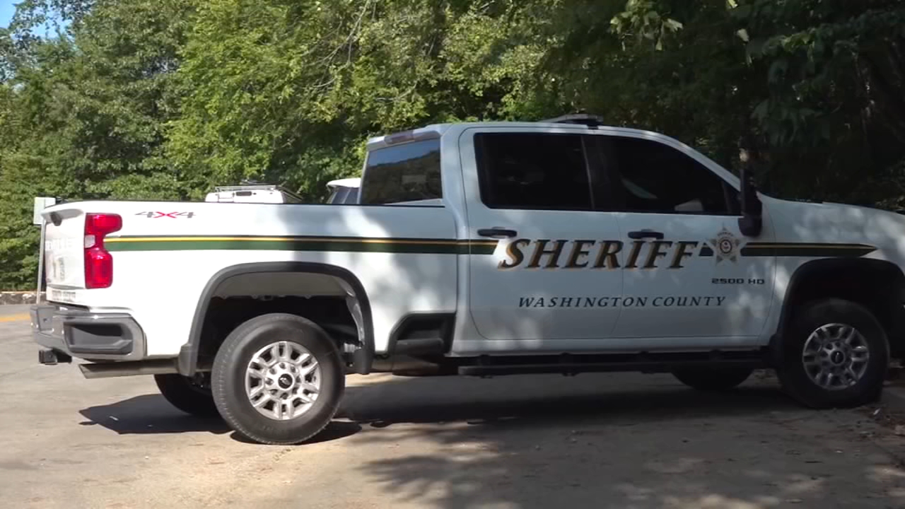 Couple killed while hiking with 2 kids in Arkansas state park: police