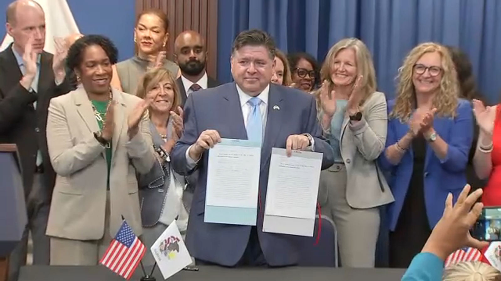 Illinois gun laws: Governor JB Pritzker signs bill aimed at protecting ...