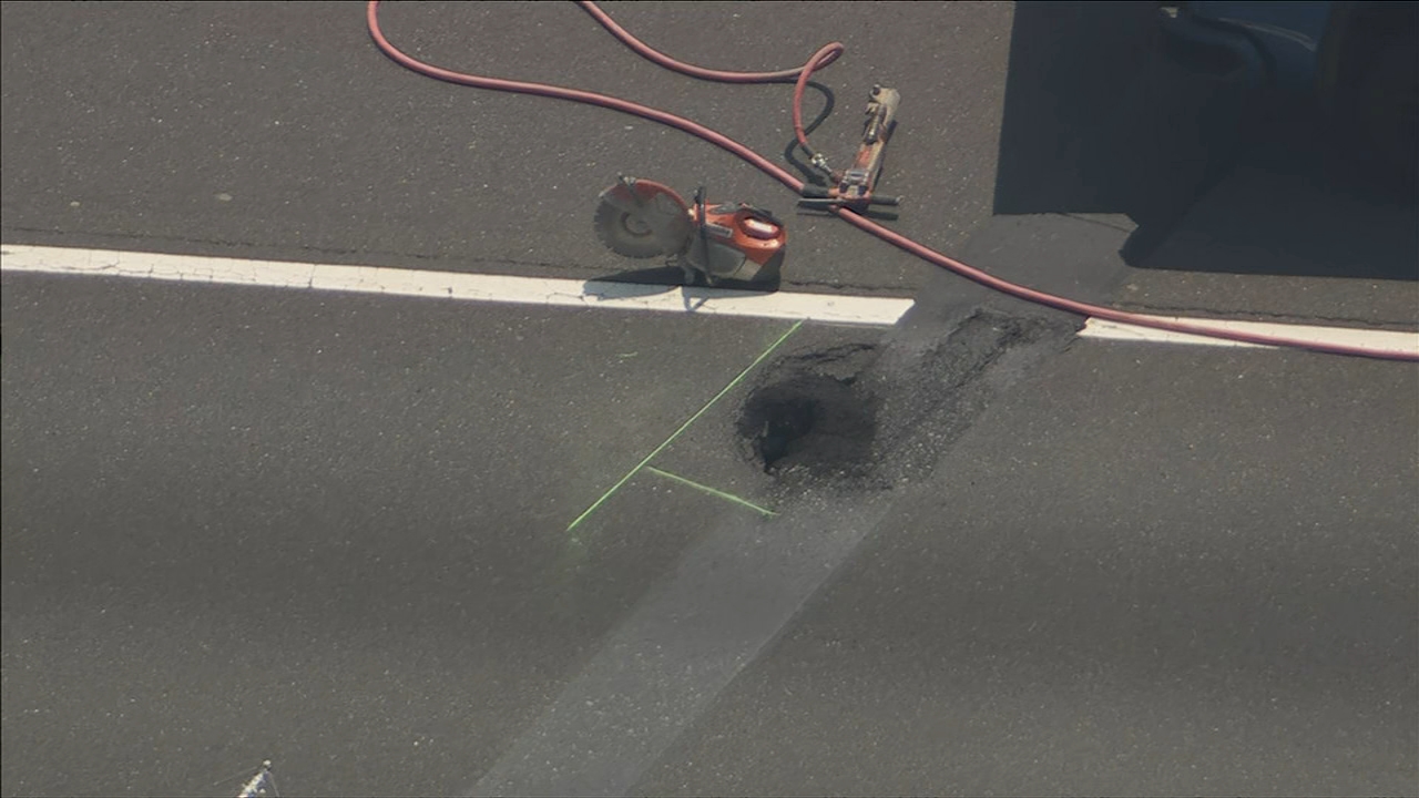 Chopper 6 was over a pothole on New Jersey Turnpike SB, north of Interchange 4/NJ73