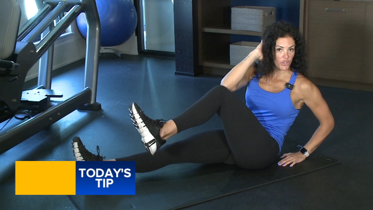Fitness tip: Twist crunch with leg lift