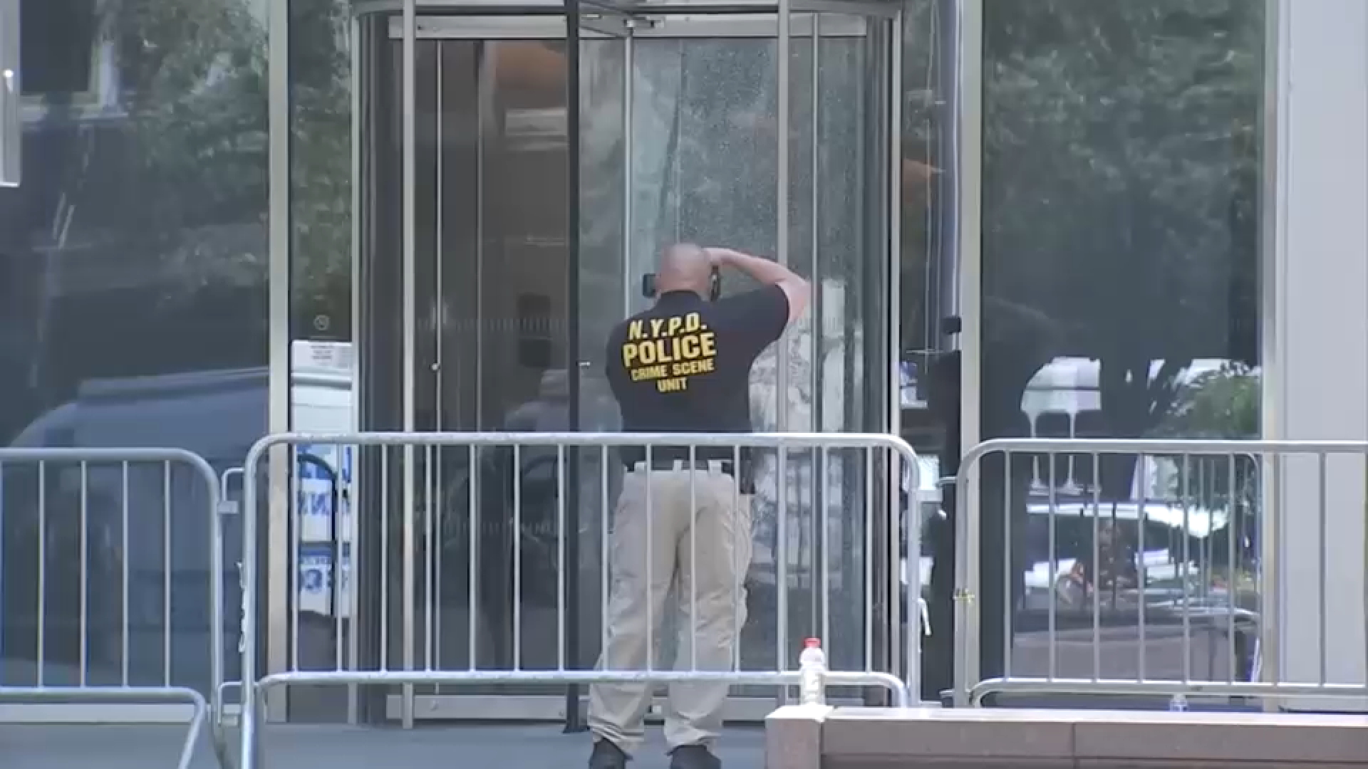 Detectives zero in on gunman's motive for targeting Midtown building
