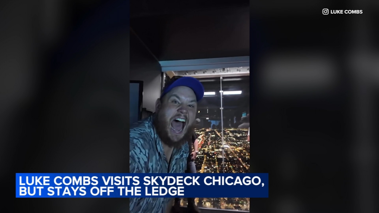 Luke Combs puts on tourist hat ahead of Lollapalooza