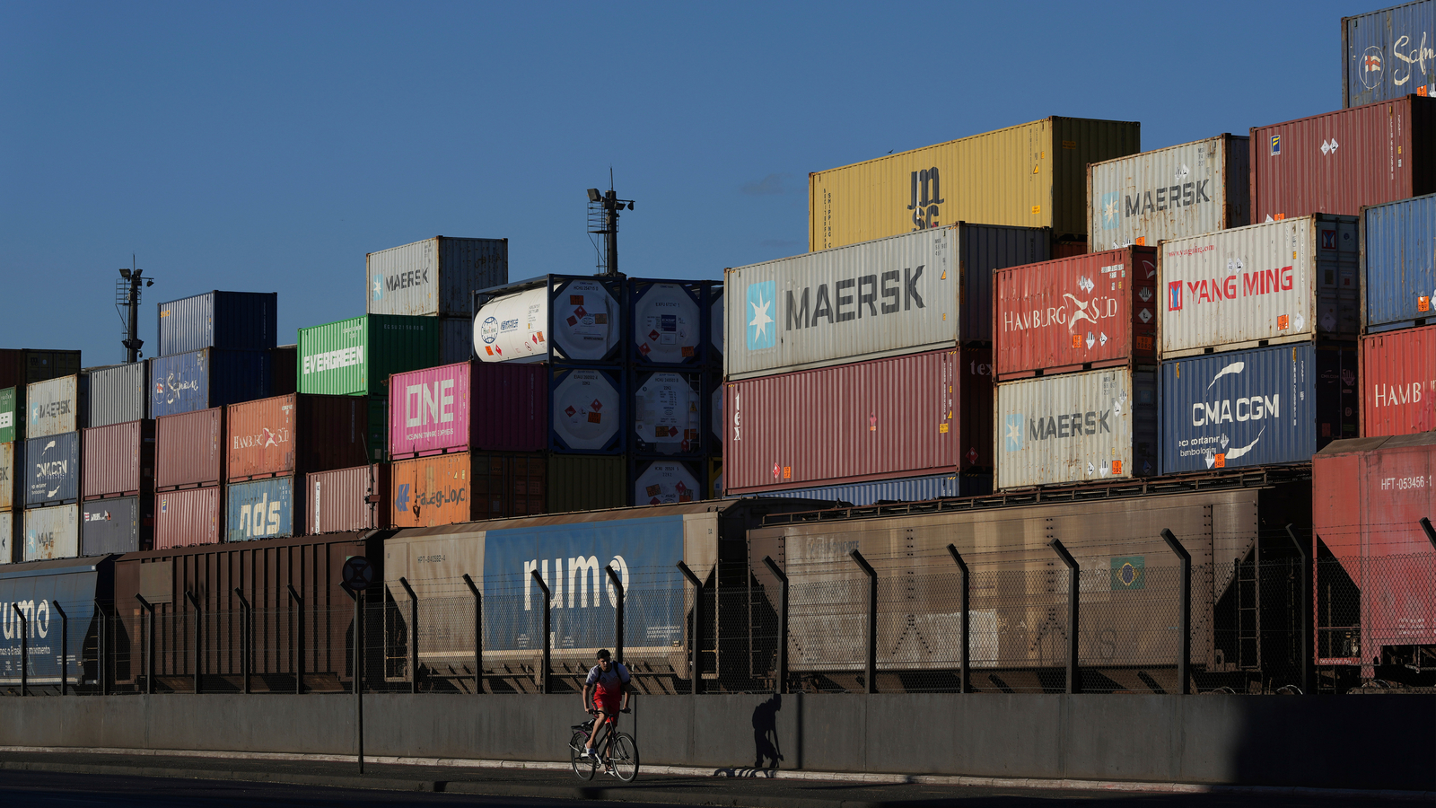 Judges voice skepticism about legal basis for Trump's tariffs
