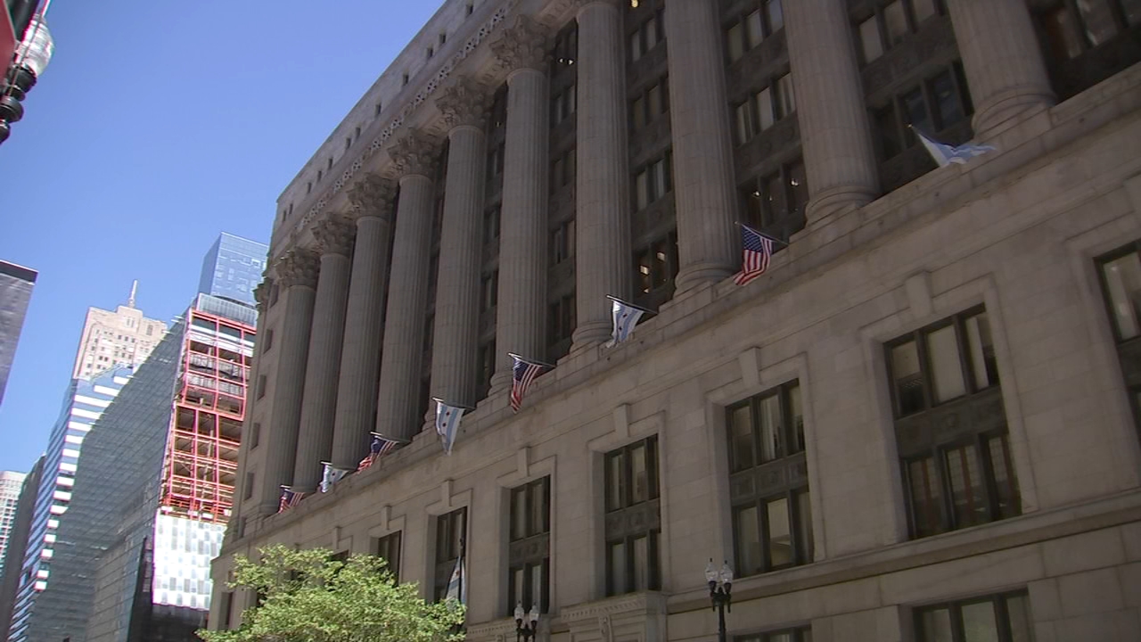 Chicago mayor implementing hiring freeze for city through end of 2025